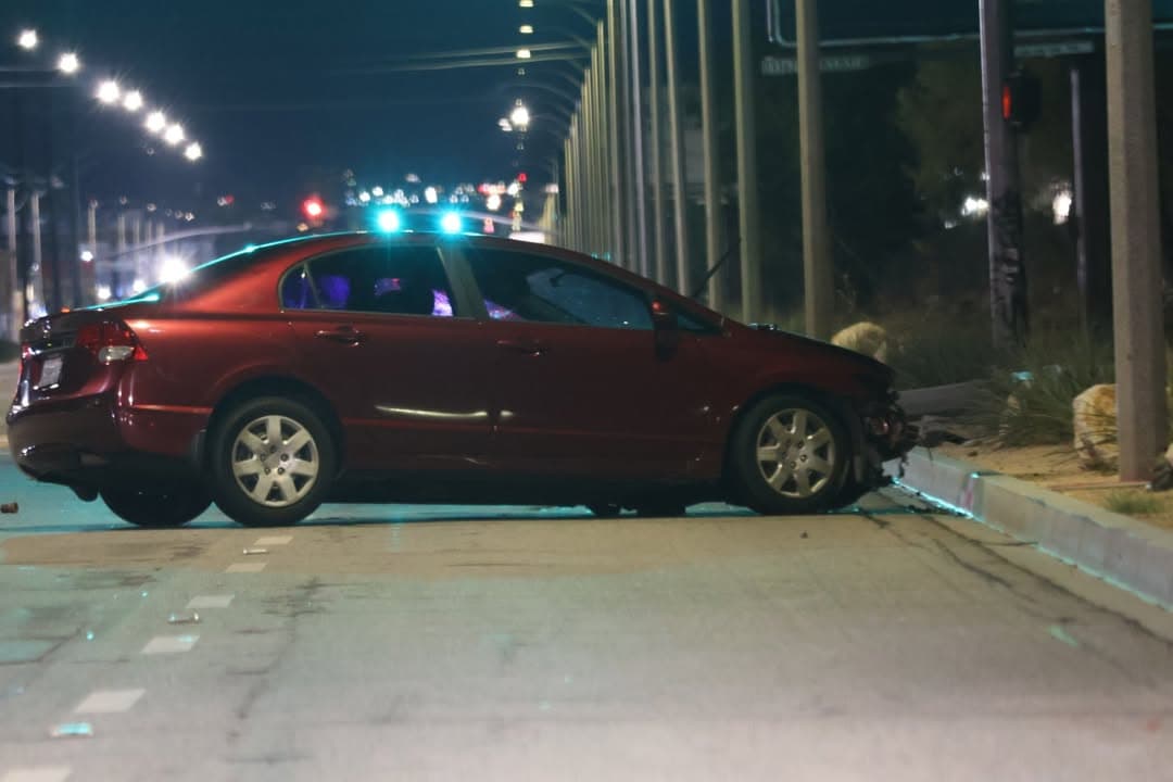 902T/902R....43145 Sierra Highway....vehicle vs pole, pole is down....sheriff and FD enroute code...