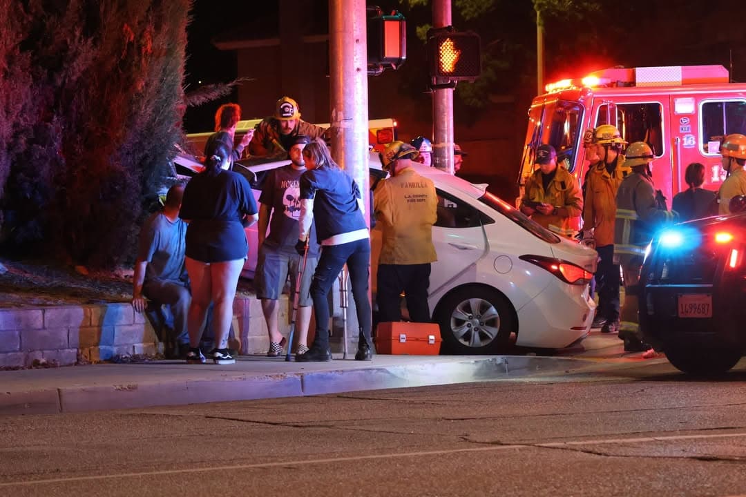 902T/902R....Avenue J and 40th Street West.....two vehicle collision, one into brick wall....sheriff...