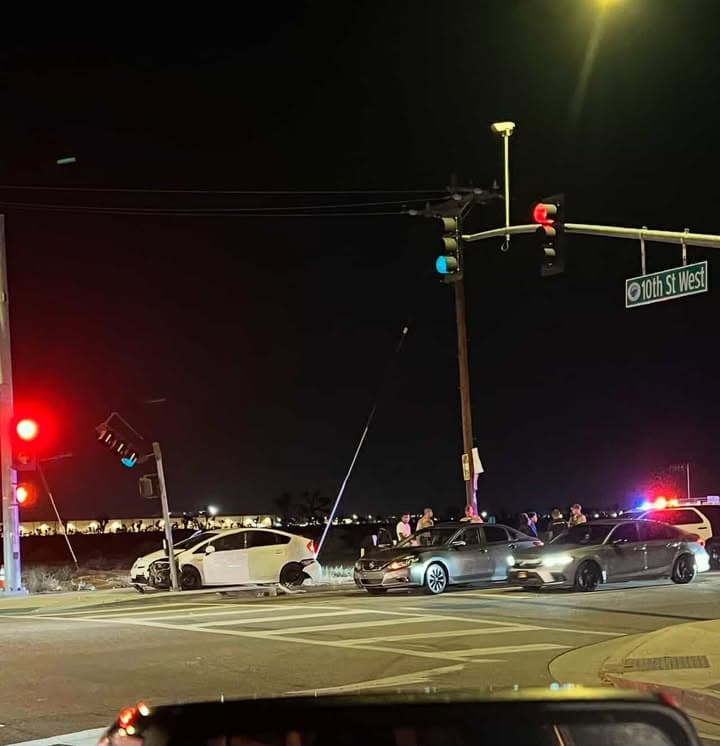 902T/902R....10th Street West and Avenue N....two vehicle collsion....sheriff and FD enroute code...