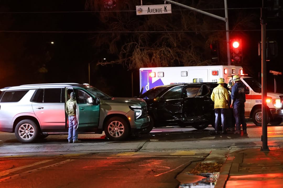 902T/902R....Gadsden Avenue and Avenue K....Quint 33 on scene of a two vehicle...