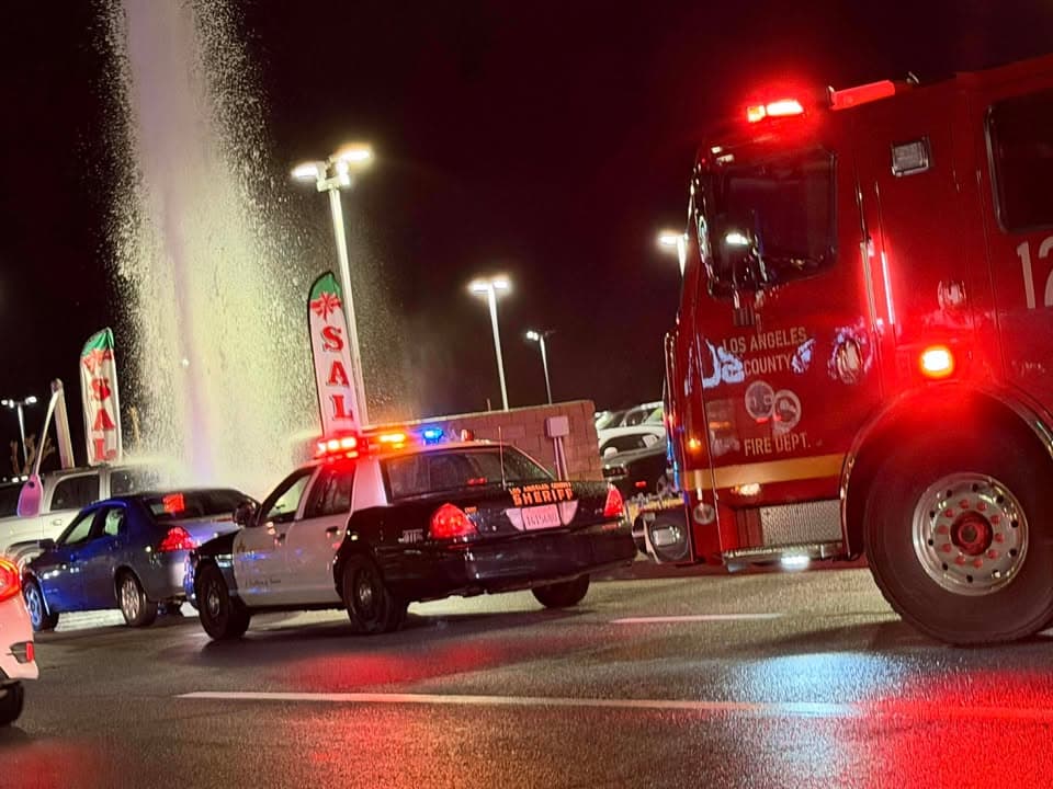 902T/902R....10th Street West and Avenue K-8....vehicle vs fire hydrant....sheriff and FD enroute...