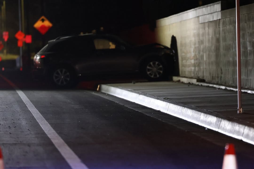 902T/902R....25th Street West and Avenue K-8....vehicle vs pole....sheriff and FD enroute code...
