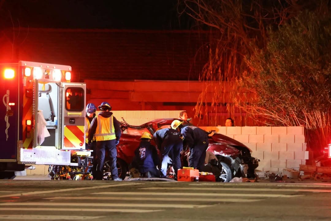 902T/902R…15th Street East and Avenue K…reported 2 vehicle traffic collision…red SUV vs...