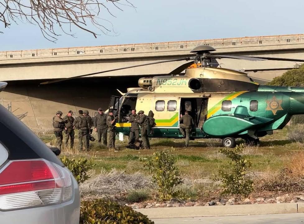 Sheriff's Air 5 landing on 20th West and Avenue J-8 with SEB...