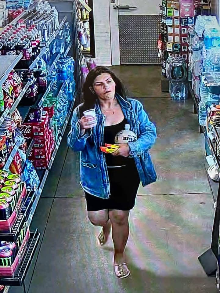 People seen here took merchandise from 7-11 in Rosamond