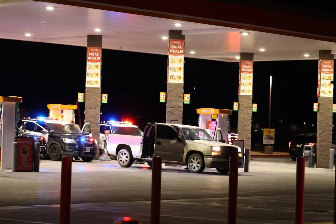 ASSISTANCE REQUEST....40th Street East and Palmdale Boulevard at Circle K....Deputy detaining a...