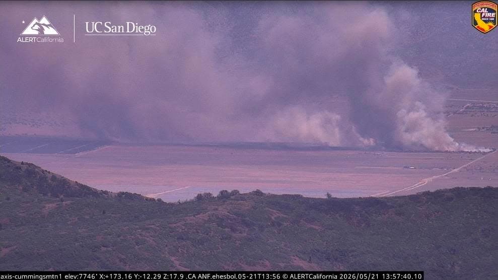 ๐จ HOLIDAY VALLEY FIRE UPDATE โ LACoFD crews continue battling a fast-moving...