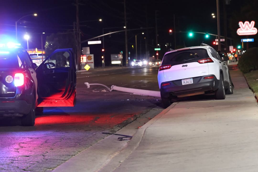 902T/902R.....18th Street West and Avenue K....vehicle vs sign and light pole, pole...