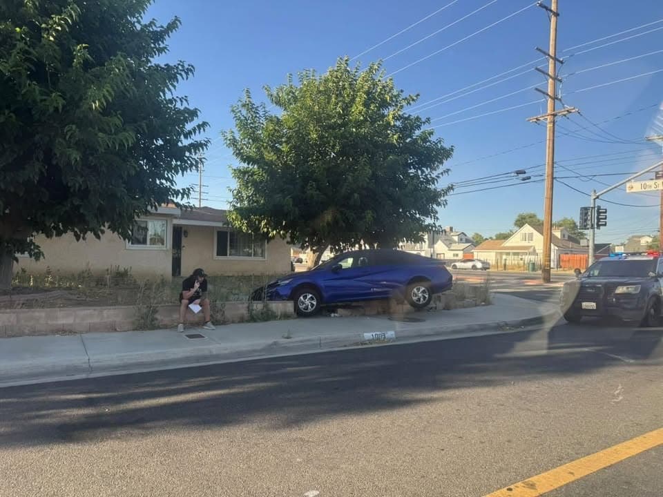 902T/902R....10th Street West and Avenue J-8....vehicle into wall....sheriff and FD enroute code...