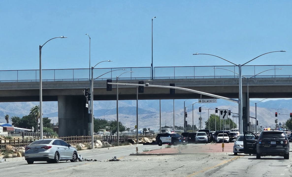 902T/902R....Avenue L and Sierra Highway....two vehicle collision....sheriff and FD enroute code 3...